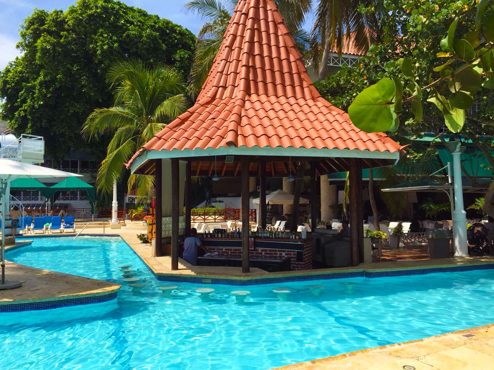Hotel Las Americas Casa De Playa Cartagena Eksteriør bilde The swimming pool at the hotel