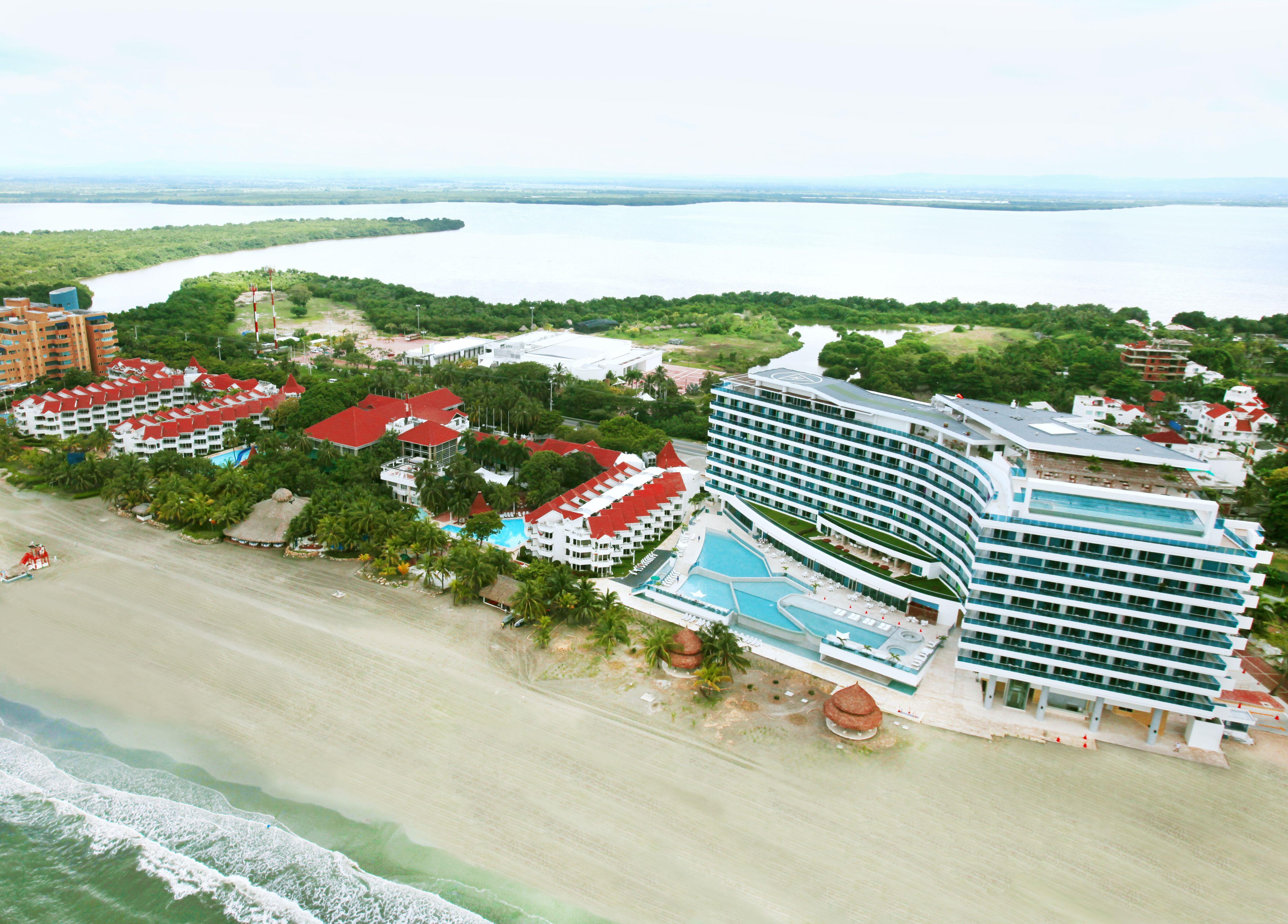 Hotel Las Americas Casa De Playa Cartagena Eksteriør bilde Aerial view of the resort