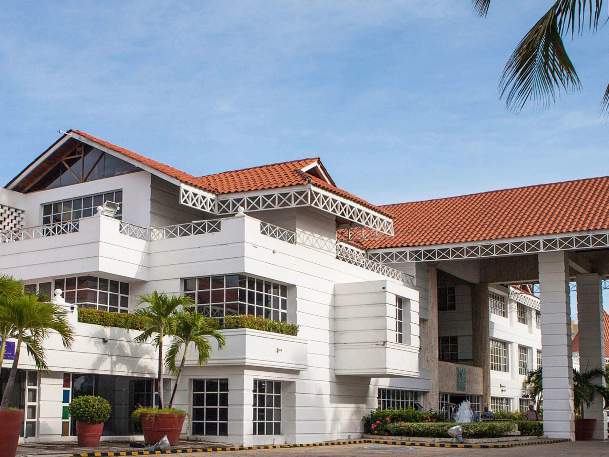 Hotel Las Americas Casa De Playa Cartagena Eksteriør bilde The University of Nottingham Malaysia Campus