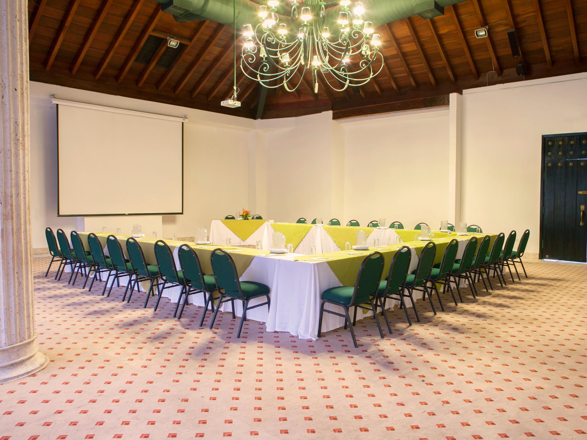 Hotel Las Americas Casa De Playa Cartagena Eksteriør bilde The meeting room