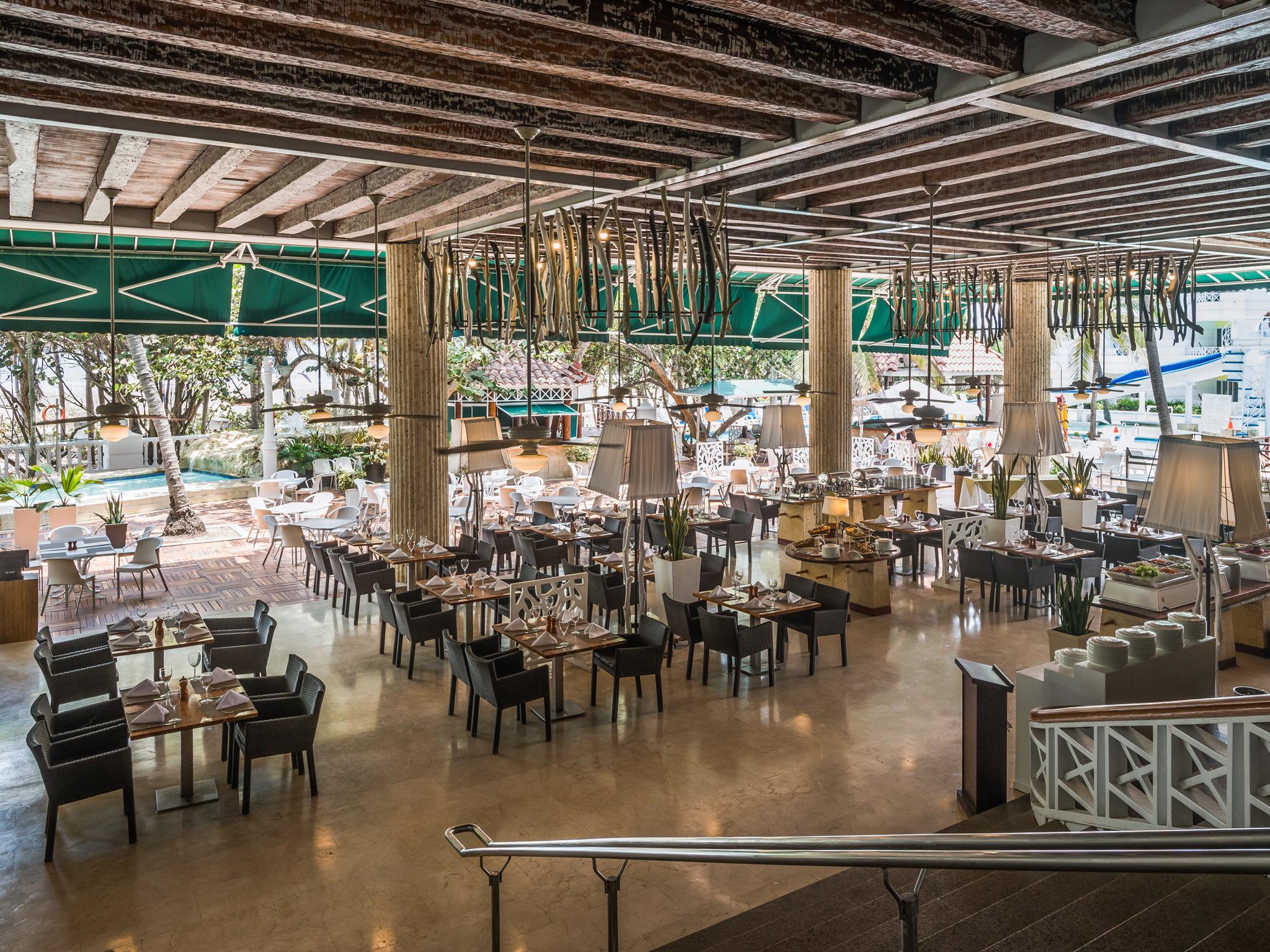 Hotel Las Americas Casa De Playa Cartagena Eksteriør bilde The Garden Grill