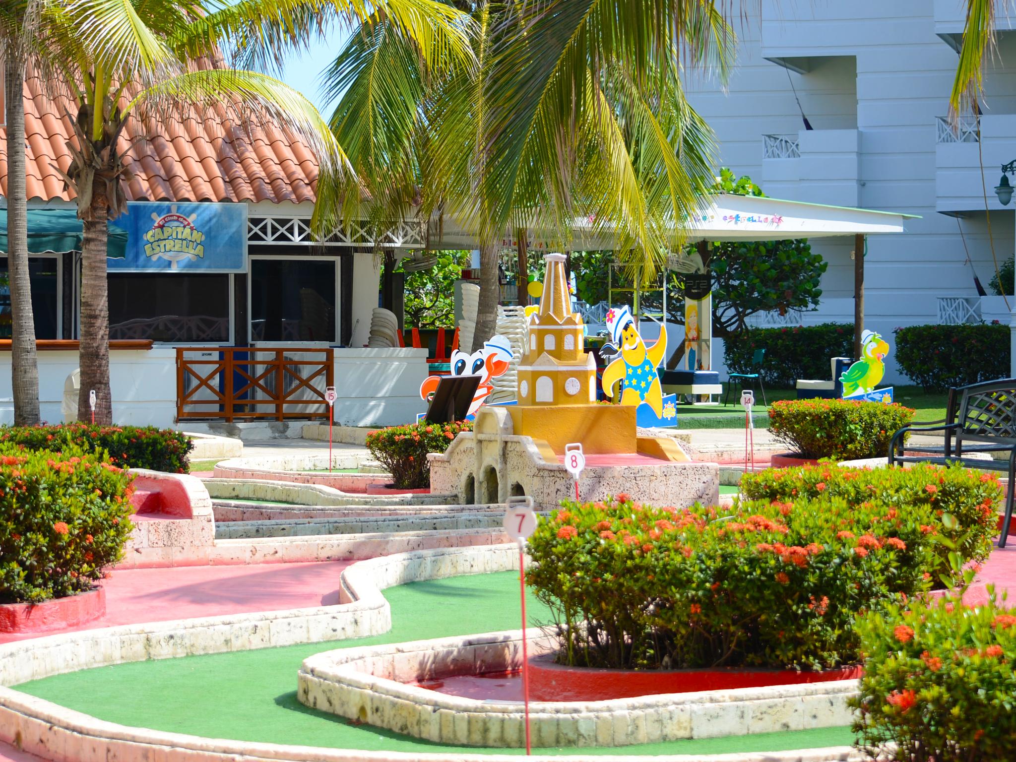 Hotel Las Americas Casa De Playa Cartagena Eksteriør bilde Miniature golf course in Cancún, Mexico