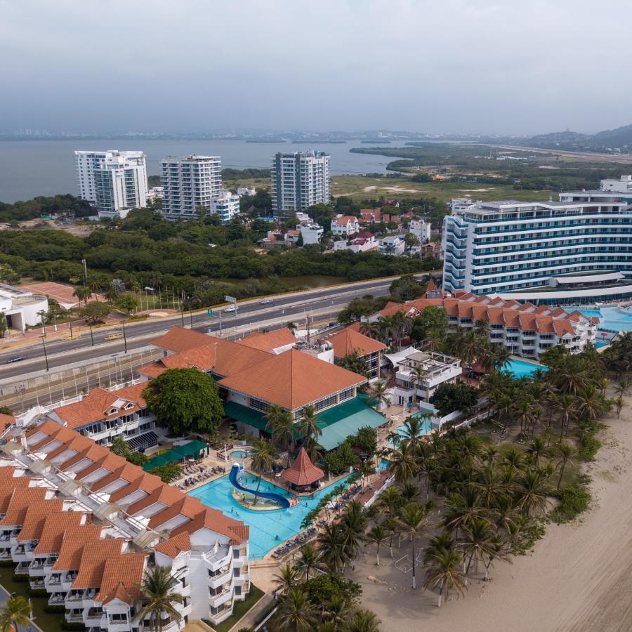 Hotel Las Americas Casa De Playa Cartagena Eksteriør bilde Aerial view of the resort
