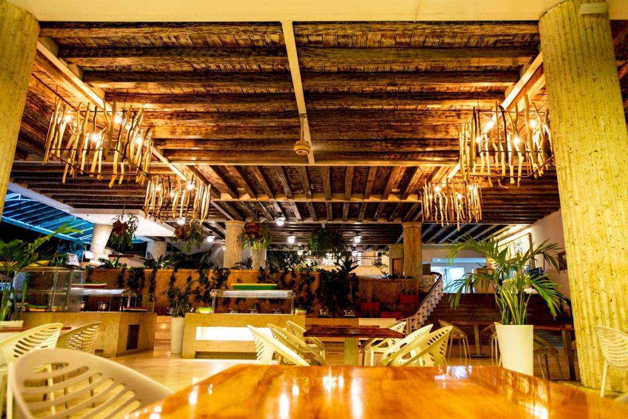 Hotel Las Americas Casa De Playa Cartagena Eksteriør bilde The lobby of the hotel
