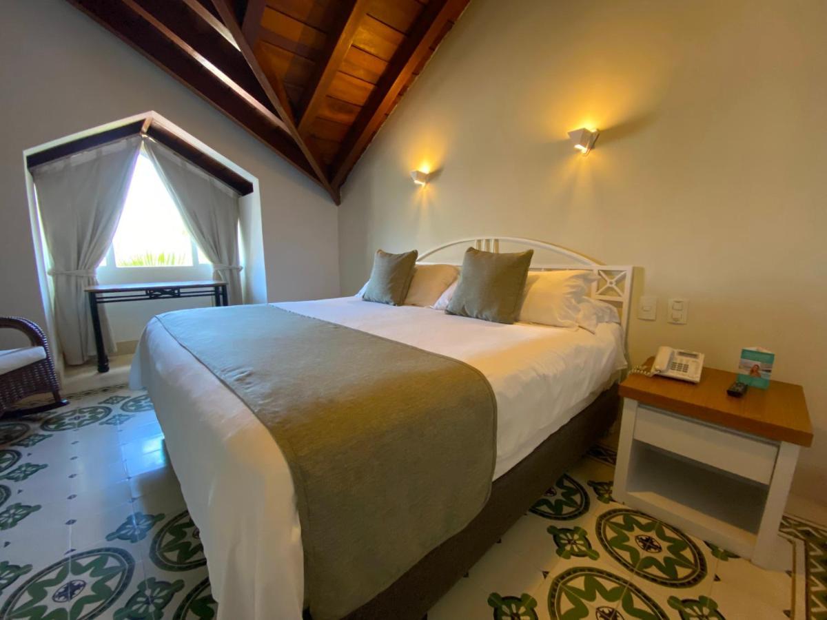 Hotel Las Americas Casa De Playa Cartagena Eksteriør bilde A room at the hotel