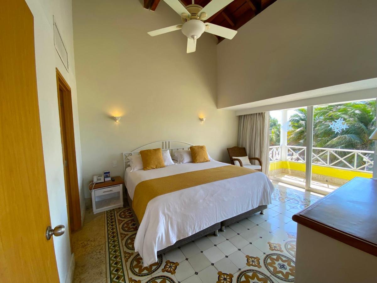 Hotel Las Americas Casa De Playa Cartagena Eksteriør bilde A bedroom at the hotel