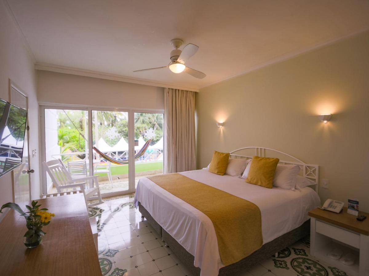 Hotel Las Americas Casa De Playa Cartagena Eksteriør bilde A bedroom at the hotel