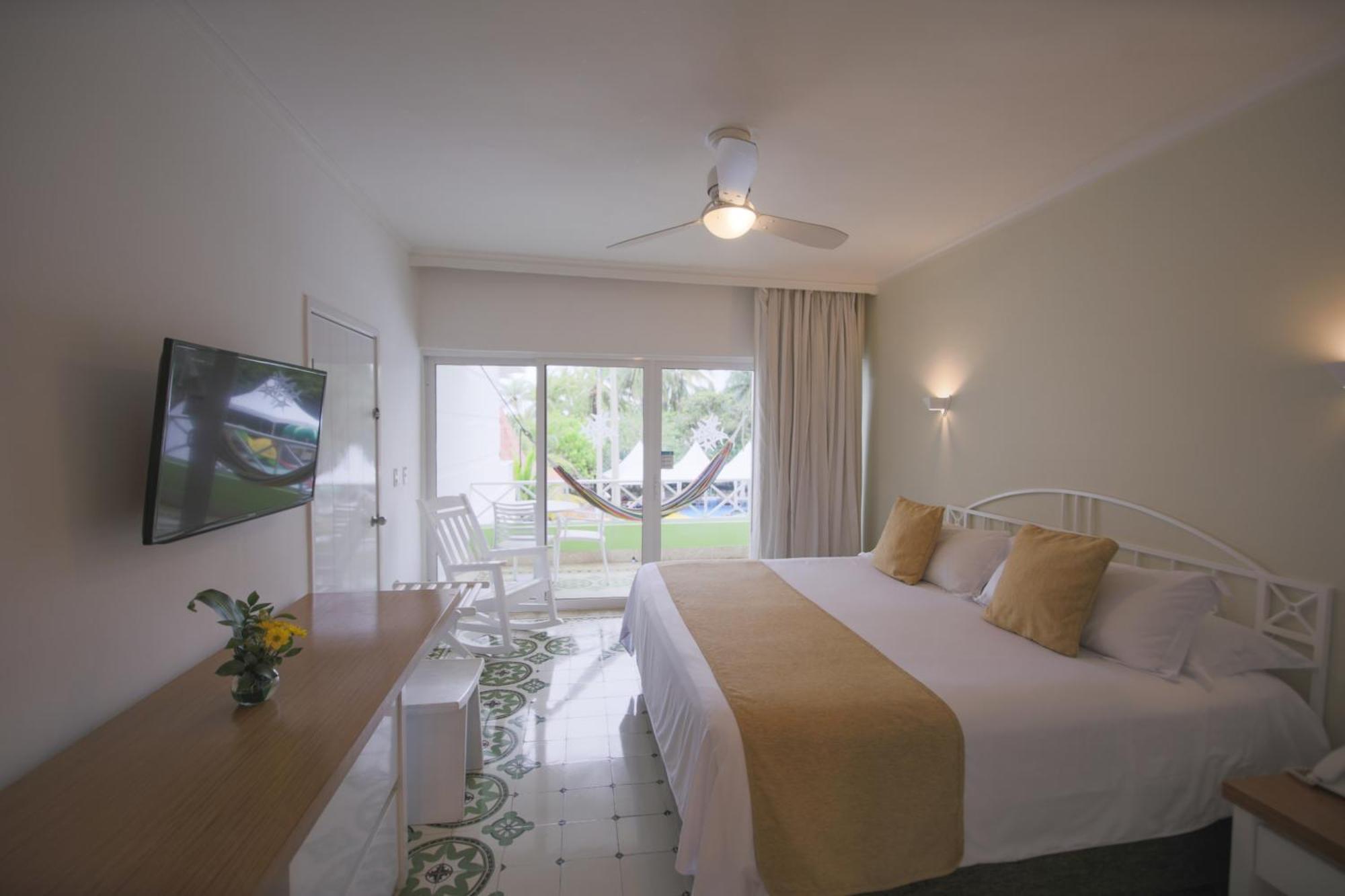 Hotel Las Americas Casa De Playa Cartagena Eksteriør bilde A room at the hotel